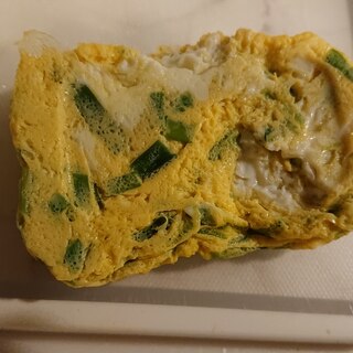 ホワイトソースでニラ卵焼き